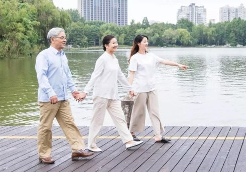 【诗生活】早起散步的人 文／河南之西