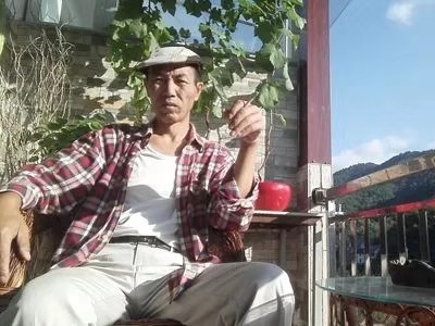 【诗生活】实力诗人‖沈彩初‖夜晚,我趟过灯火煮沸的蝉鸣(图2)