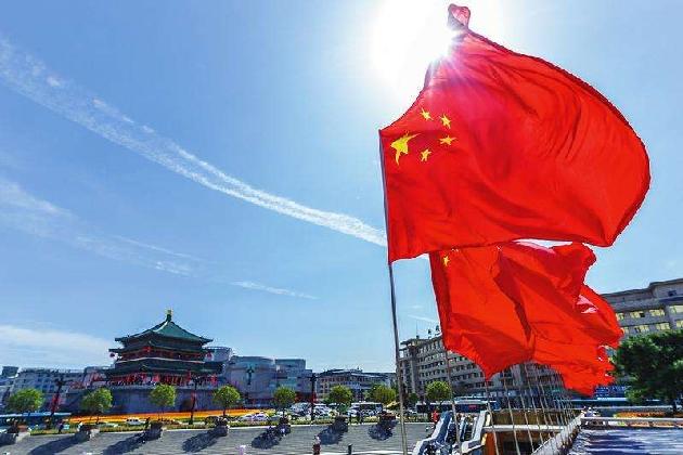 即兴赋词献祖国 文/史治科