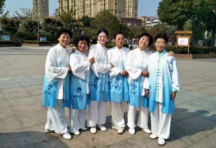绿满溪散文《开心一族》第十期(总第397期)选刊的作品(图4)