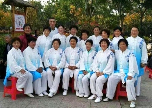 绿满溪散文《开心一族》第十期(总第397期)选刊的作品(图5)
