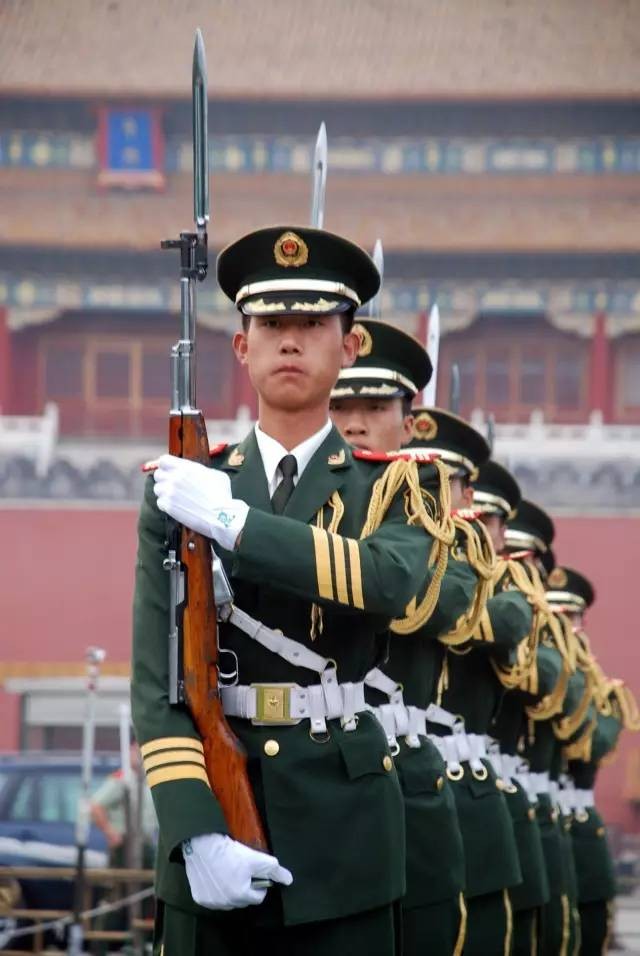 天安门广场卫兵 文/正大光明
