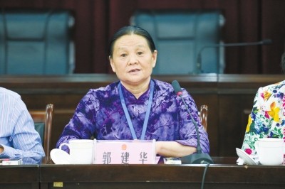 一方银幕写青春——记全国道德模范郭建华 文/赵正霞(图2)