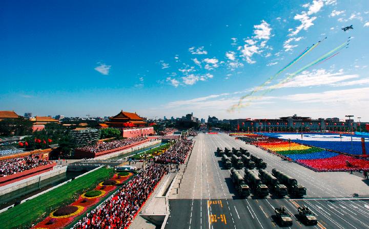 国庆七十周年阅兵 文/罗胜前