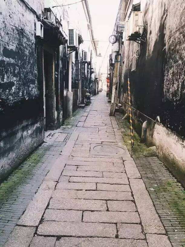 独自走过这条街 文/深山篝火（图2）