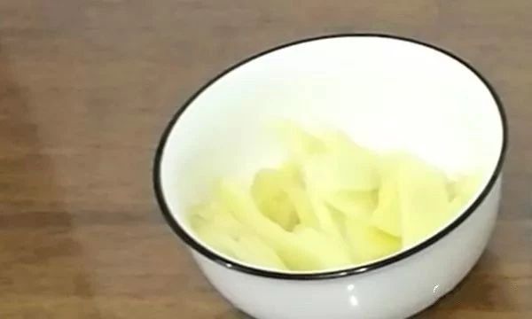 有一个特殊的穴位“感冒穴”,刺激它5分钟,男女老少感冒都管用(图4)