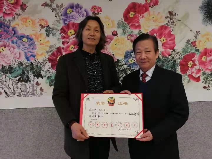 为庆祝“建国七十周年”史治科巨幅丈八牡丹《春风万里图》在北京博物馆展出，恭喜荣获一等奖！共赋诗庆贺！（图17）