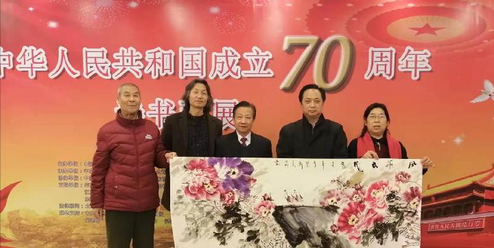 为庆祝“建国七十周年”史治科巨幅丈八牡丹《春风万里图》在北京博物馆展出，恭喜荣获一等奖！共赋诗庆贺！（图21）