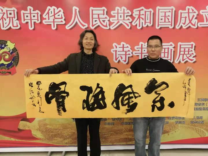 为庆祝“建国七十周年”史治科巨幅丈八牡丹《春风万里图》在北京博物馆展出，恭喜荣获一等奖！共赋诗庆贺！（图27）