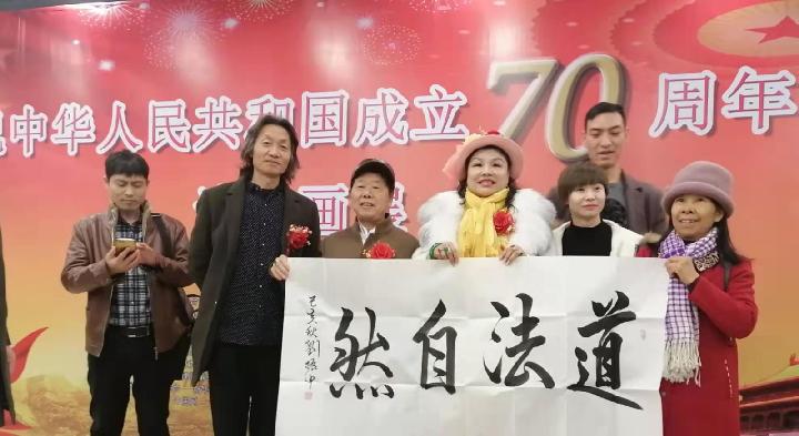 为庆祝“建国七十周年”史治科巨幅丈八牡丹《春风万里图》在北京博物馆展出，恭喜荣获一等奖！共赋诗庆贺！（图35）