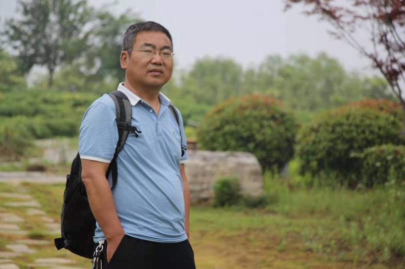 英雄无悔诗歌《拾秋》欣赏，编辑宋梅【中国长江文学社】有声文学平台第2714期（图4）