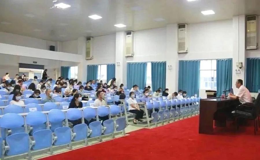 张苏云同志到校讲授 “学习贯彻党的二十大精神”专题党课(图2)