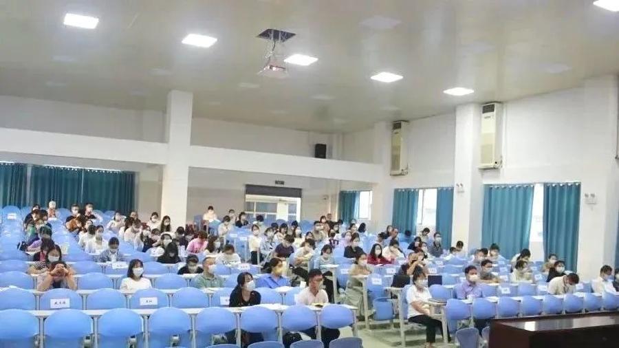 张苏云同志到校讲授 “学习贯彻党的二十大精神”专题党课(图3)