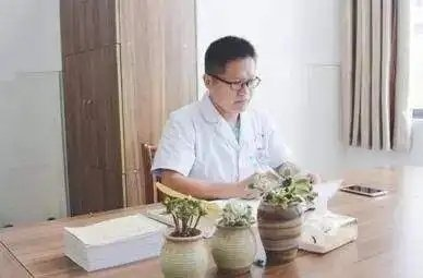 彦忠诗歌《医高德厚看张基》主播：雪绣冰绮 编辑：小鱼儿 【北疆头条】（第366期）（图3）
