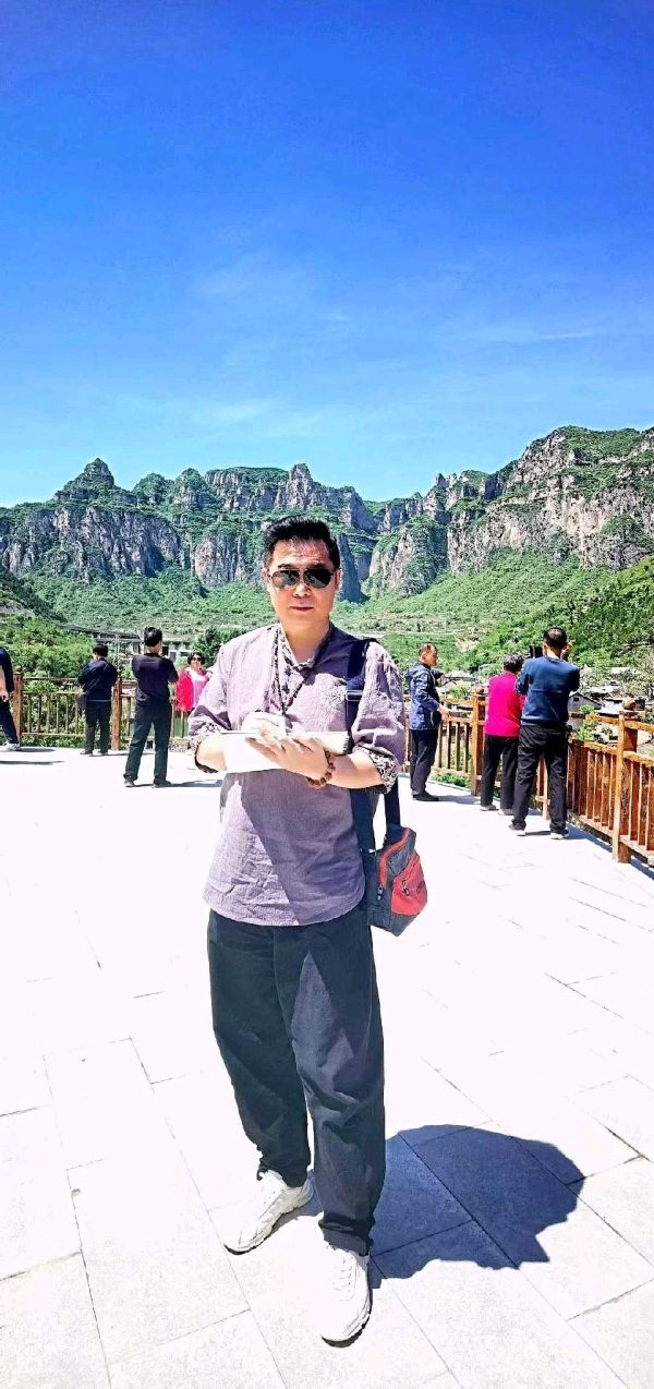 书画家、《博雅荟萃》理事会副主席王龙飞先生霓虹村写生视频《画你》(图5)