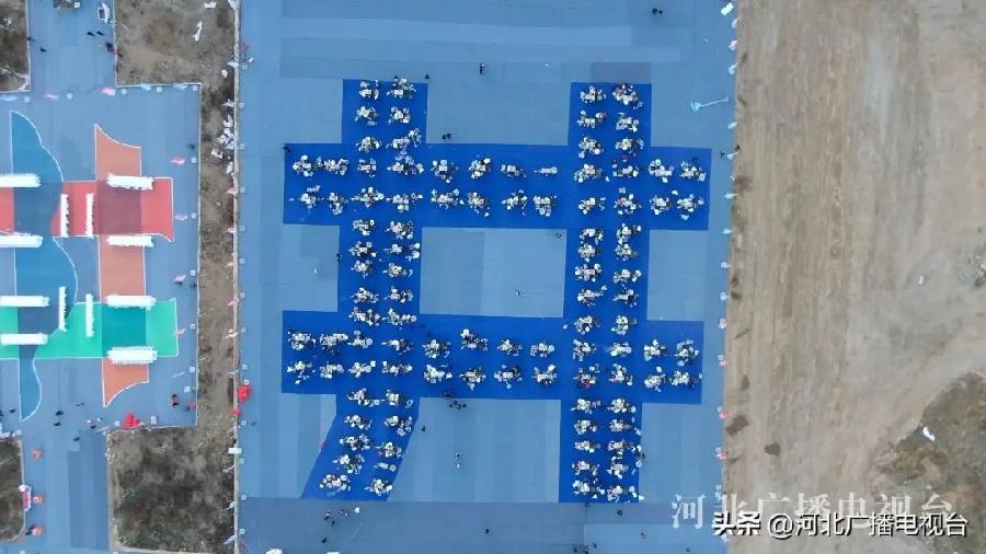 井陉陶瓷水镇百口大锅菜挑战基尼斯世界纪录‖文/赵京江，图/河北广播电视台