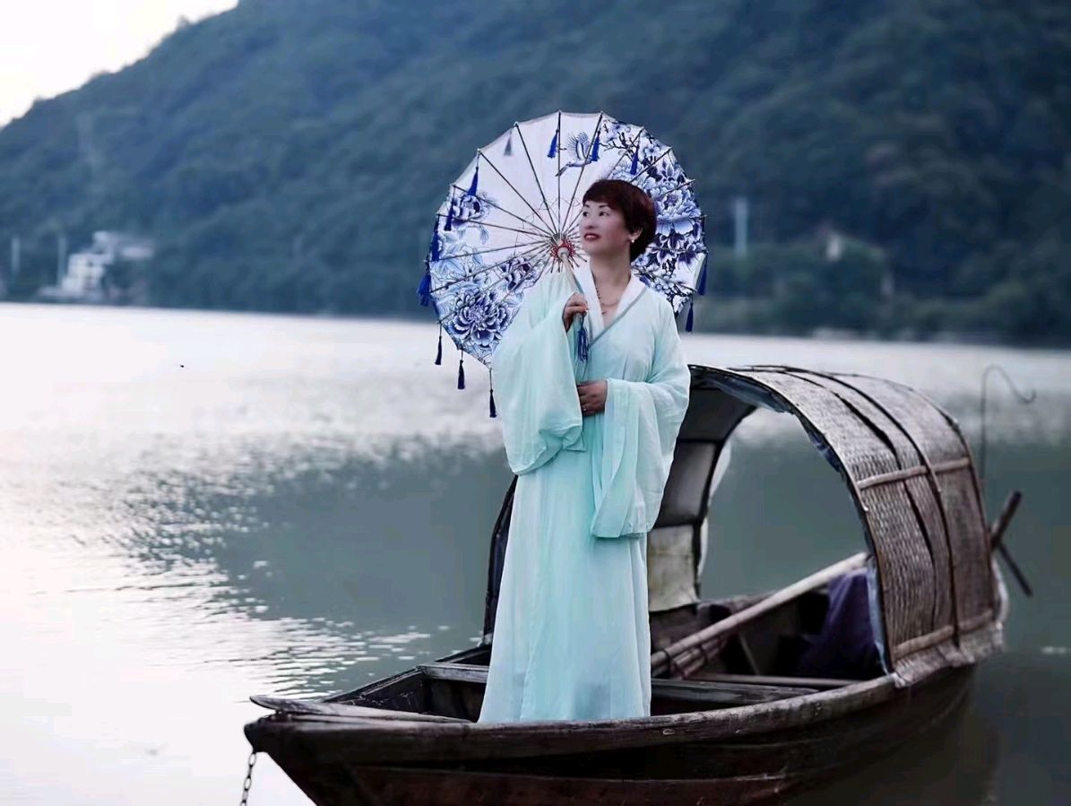 诗韵留香 作者：楼红心 主播：伊月儿 京津沪头条（图10）