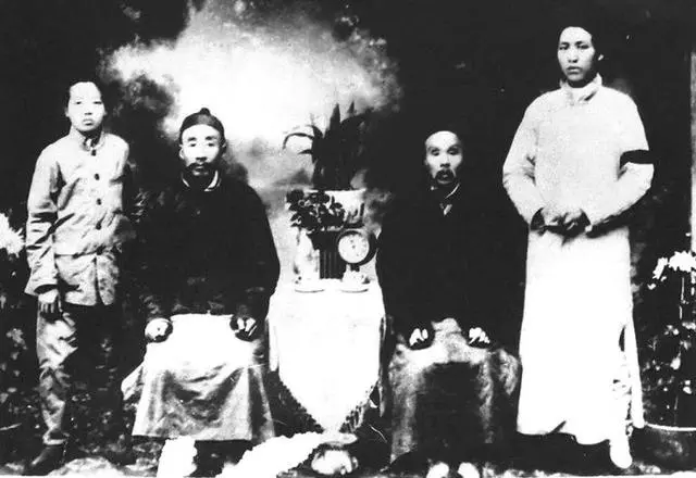 今天，让我们一起缅怀敬爱的领袖毛主席！（图5）