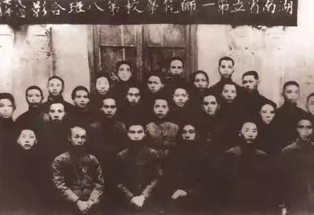 今天，让我们一起缅怀敬爱的领袖毛主席！（图6）