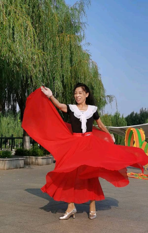 云霞精彩诵读《新年快乐》（图3）