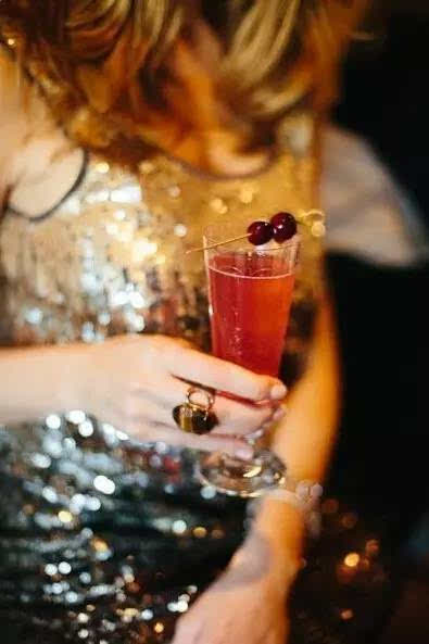 【中国长江文学社】名家名诵《举起祝福的酒杯》作者莫先生/诵读海纳百川、叶子/制作宋梅【第5023期】（图7）
