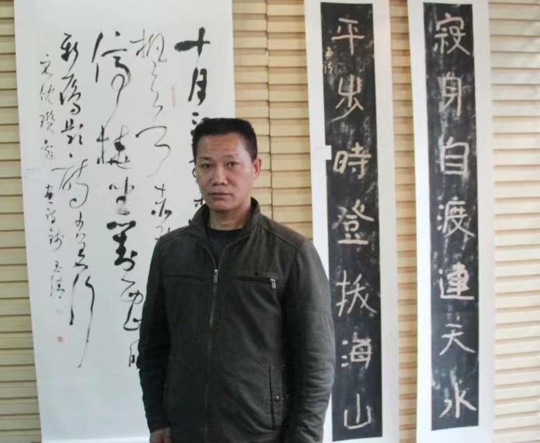 艺术家长明朗诵苏东坡后裔苏建东诗人作品《跪着的石头》（图2）