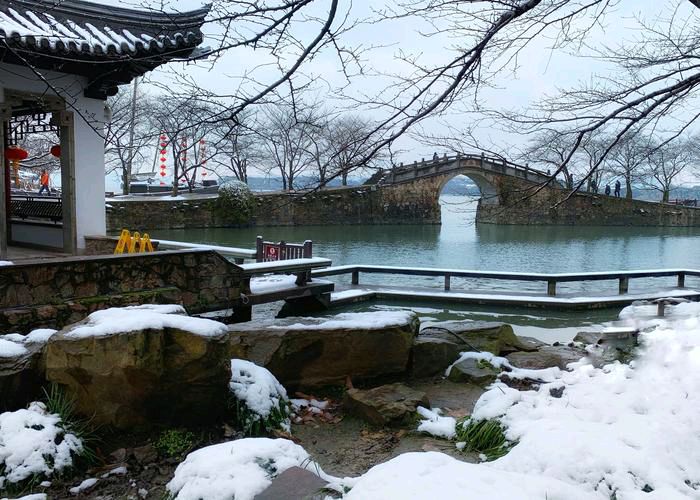 校园诗刊专栏‖江南春雪 文/主播/伊月儿