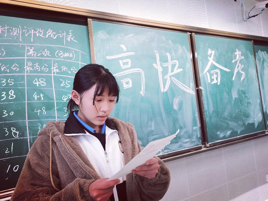 勐海中学梁八妹高快作文:他们(图2)