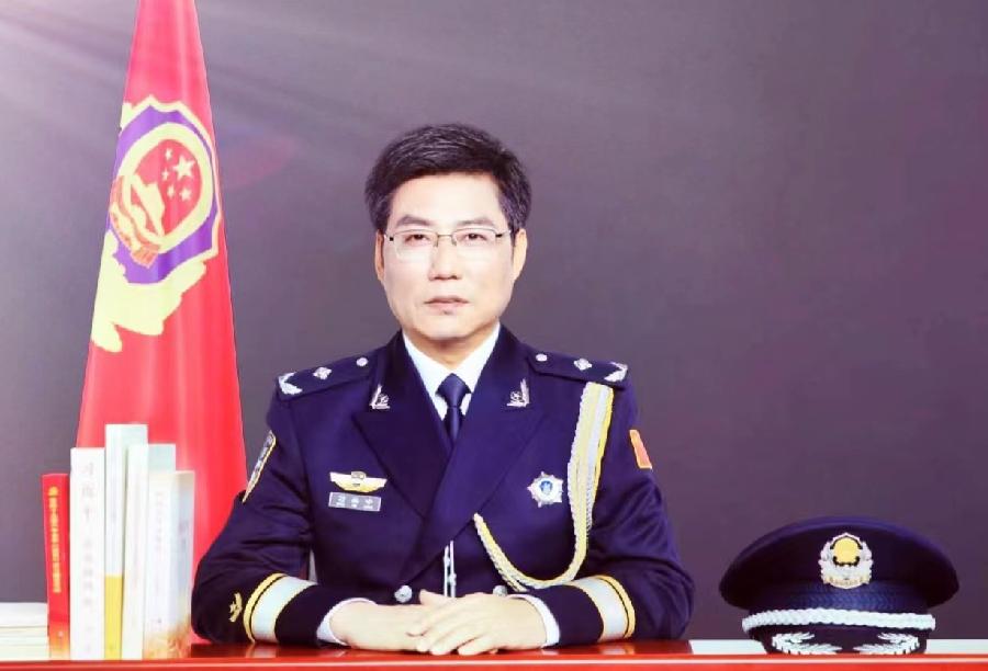 长明朗诵江苏公安作协副主席、南京公安作协主席刁品中作品《秋色江宁》(图2)