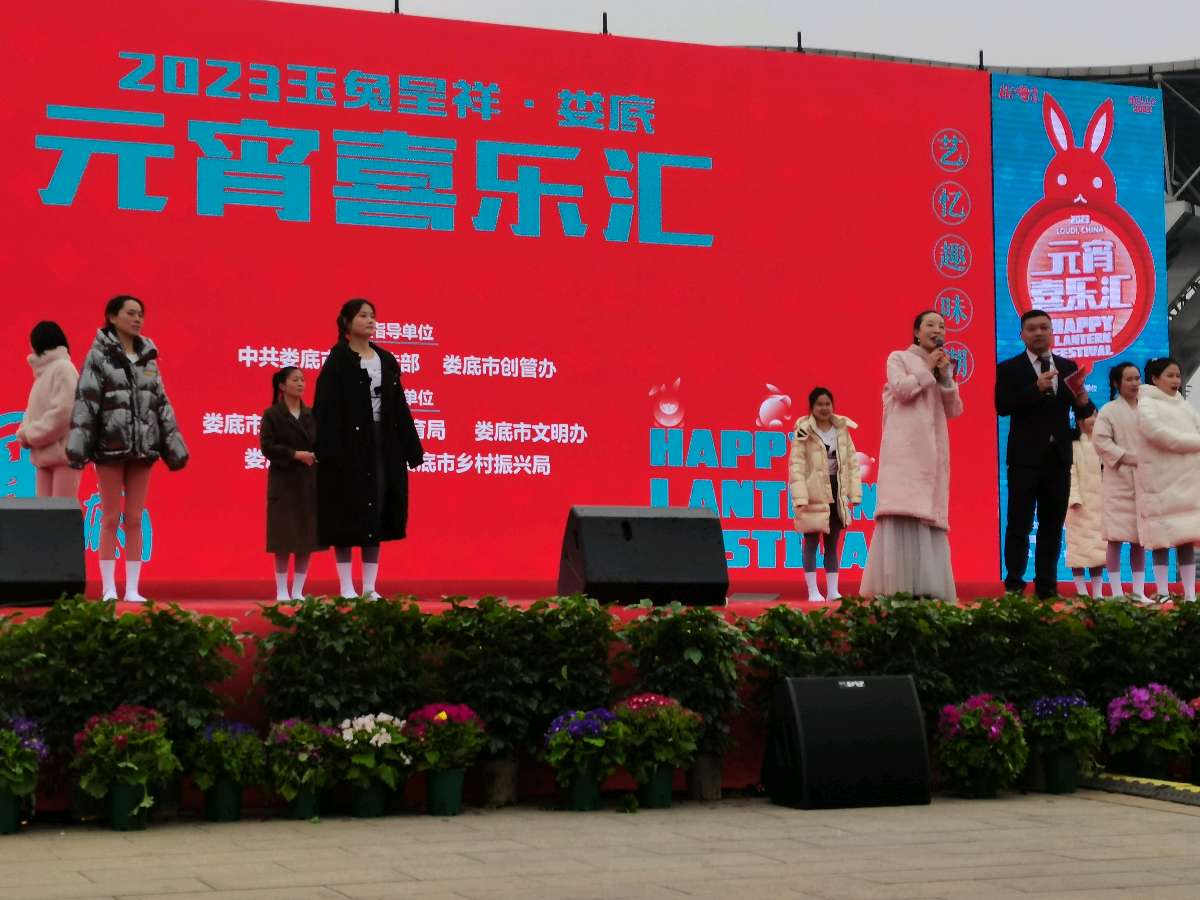 王界明‖赞娄底广场舞大型压轴节目（个人专辑第51期）文/王界明 京津沪头条（图2）