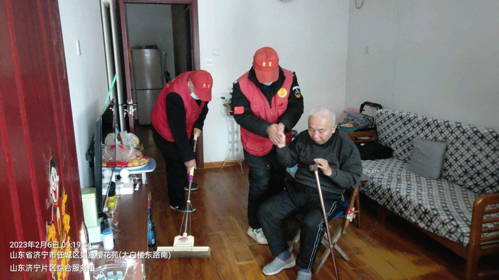 关爱老人献爱心 默默无闻永不弃(图3)
