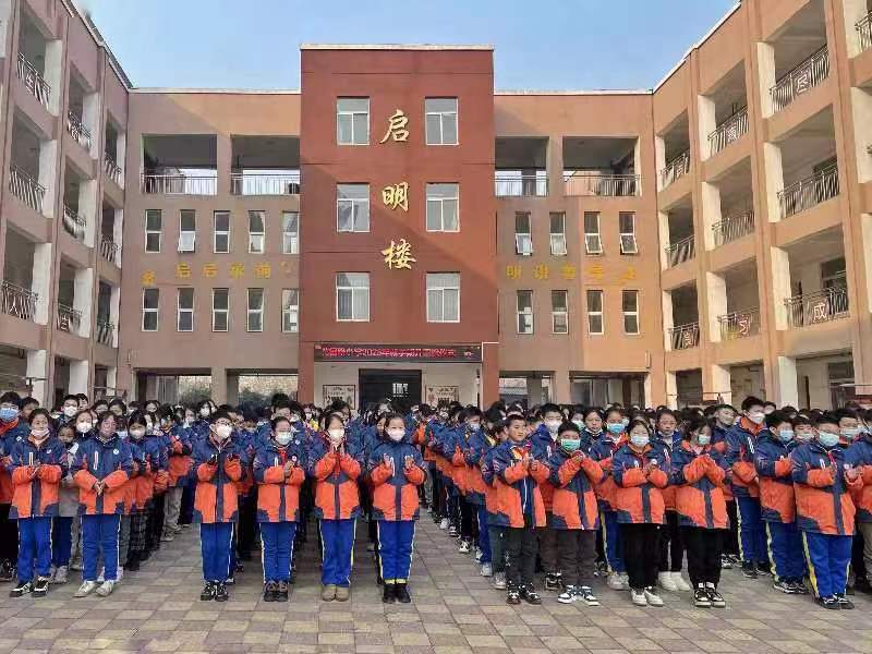 鲁山县：“春暖花开 微笑相见”花园路小学开学啦！