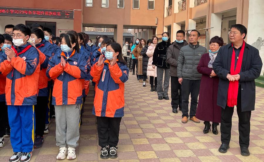 鲁山县：“春暖花开 微笑相见”花园路小学开学啦！（图2）