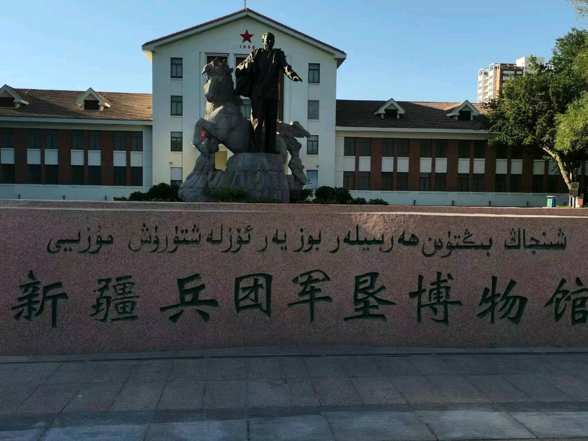 《游憩广场情思》作者:王守运【主播:雪如玉】【桃源国际诗歌集团】用声音传递温暖以诵读致敬人生♬（图4）