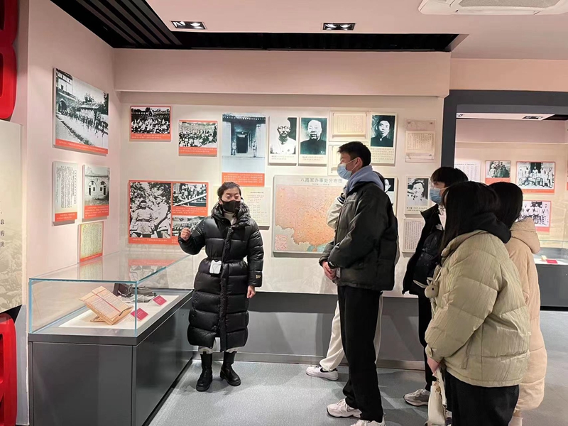 追寻红色记忆:红星耀国队走进八路军西安办事处纪念馆(图2)