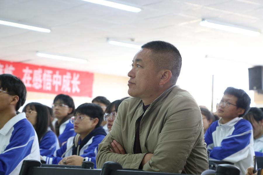 唤醒,点燃——富源八中邀请孟国泰先生做报告(图4)