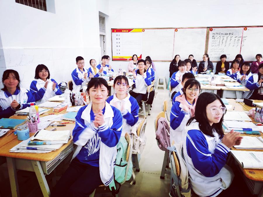 唤醒,点燃——富源八中邀请孟国泰先生做报告(图12)