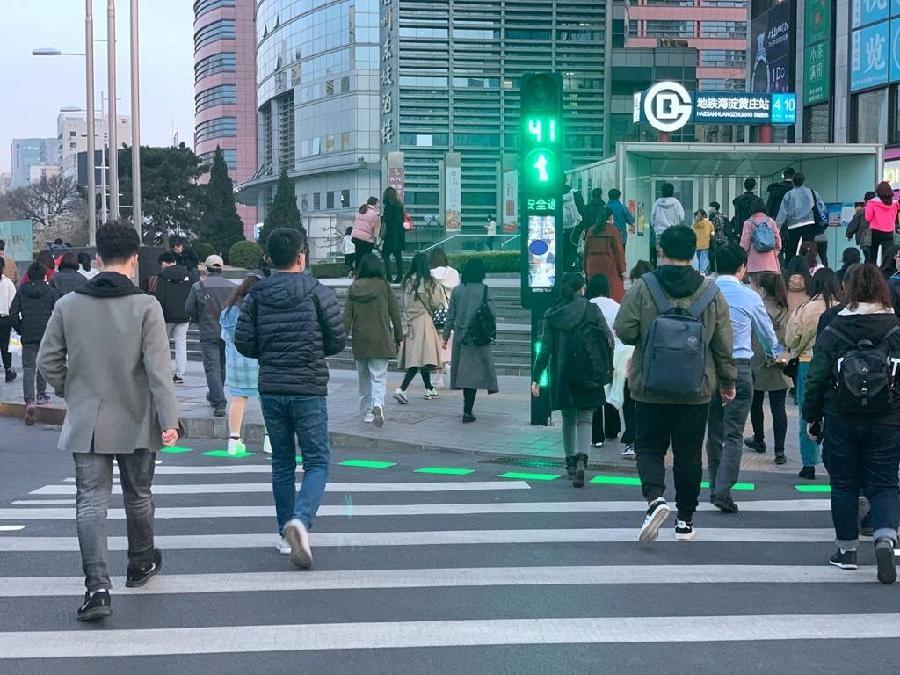 【新诗大观】十字路口 ||文/高宏晋