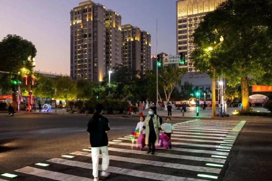 【新诗大观】十字路口 ||文/高宏晋（图2）