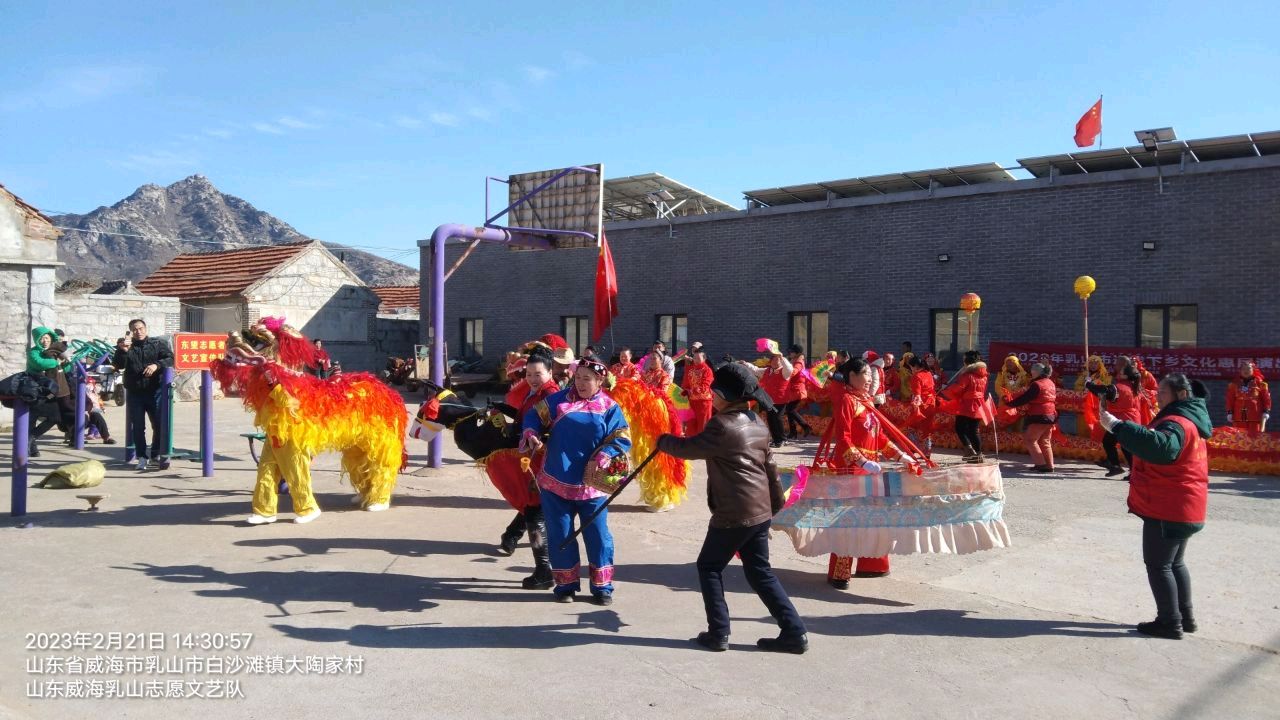 庆佳节丰富民俗 舞龙狮送戏下乡(图4)