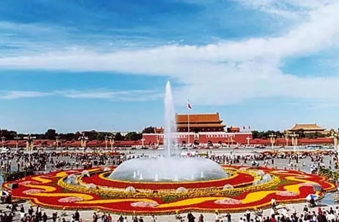 【新诗大观】“五个一百”:见证一个坚韧不拔、欣欣向荣的中国 ||文/林夕||文嘉