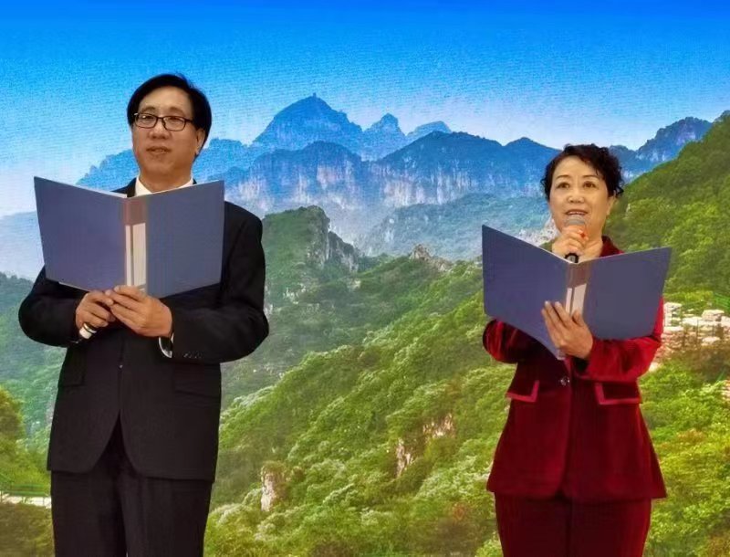 翘首扬帆大都市 回眸放歌石家庄__苏新平诗文朗诵暨演唱会|京港澳台世界头条总社发布(图19)