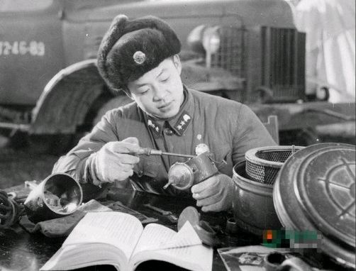 【雷锋是一把火炬】作者春风 诵读阳光（图2）