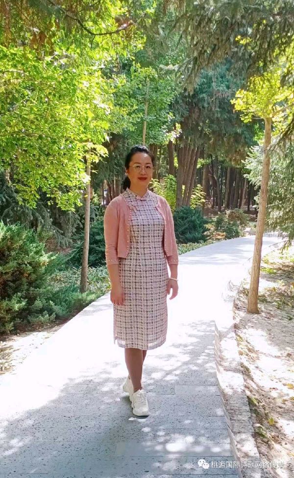《路过桃树里》作者:易生诗梦【主播:青草味儿】【桃源国际诗歌集团】用声音传递温暖以诵读致敬人生♬（图10）