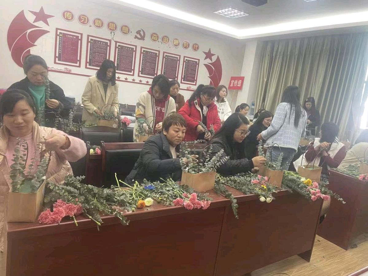 以花会邻 香满社区