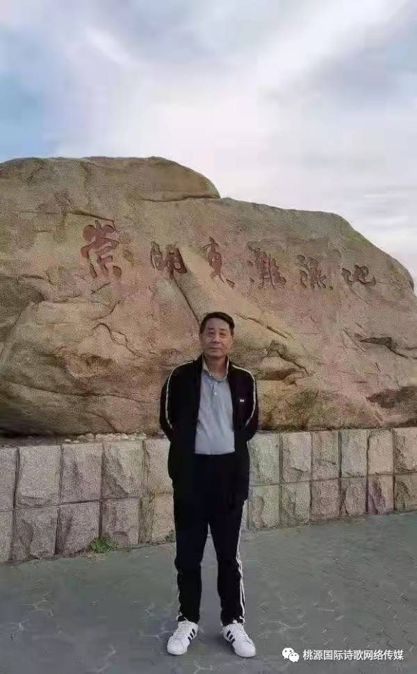 《冬天是思考的季节》作者:石沉【主播:涛声依旧】【桃源国际诗歌集团】用声音传递温暖以诵读致敬人生♬（图8）