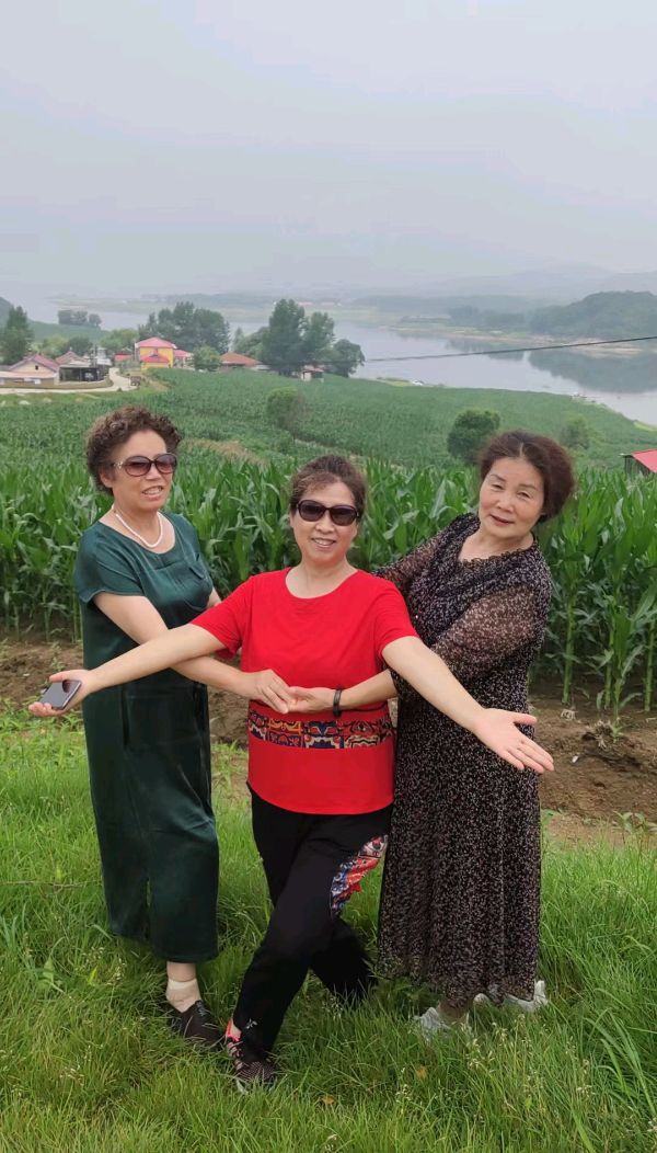 纪念女神节旧作再现一一妇女节的祝福 作者 张德群 京津沪头条（图2）