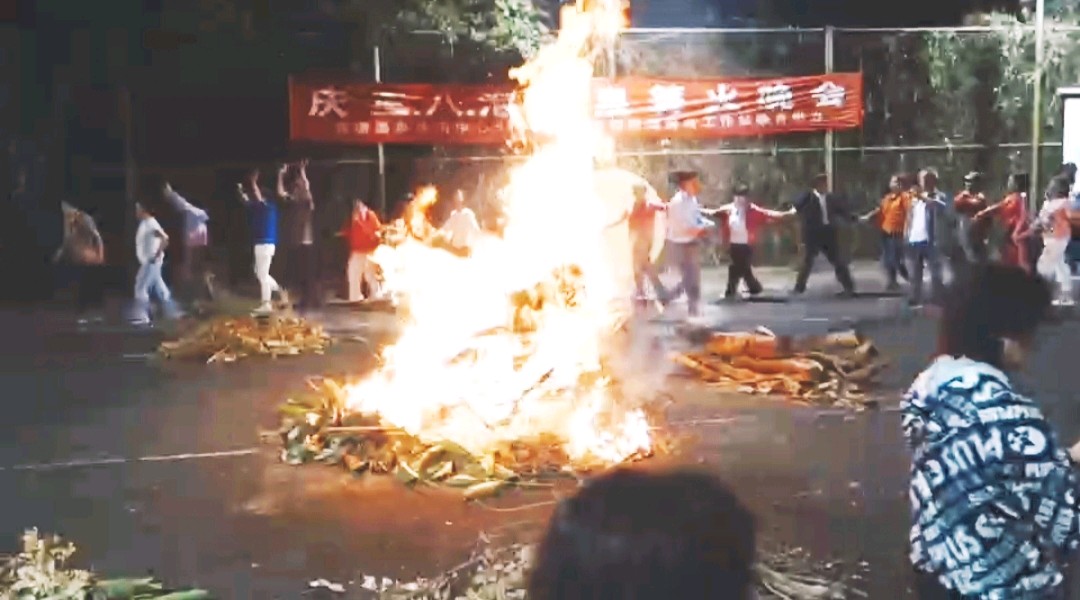 大公艺术沙龙与官塘温泉休闲中心和琼海候鸟工作站联合举办庆三八 泡温泉篝火晚会（图2）