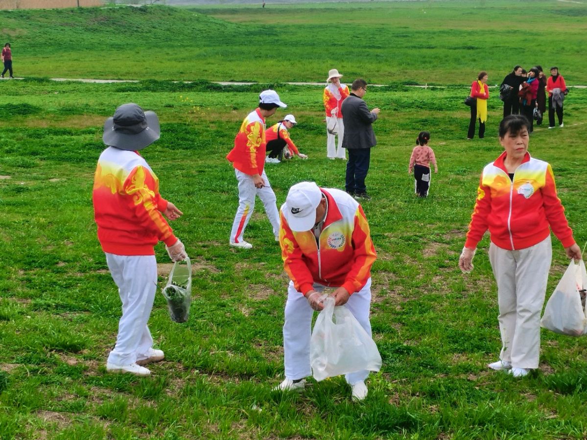 【中国🇨🇳新闻诗文网】“游园洁园,助力环保”学雷锋活动简讯(图15)