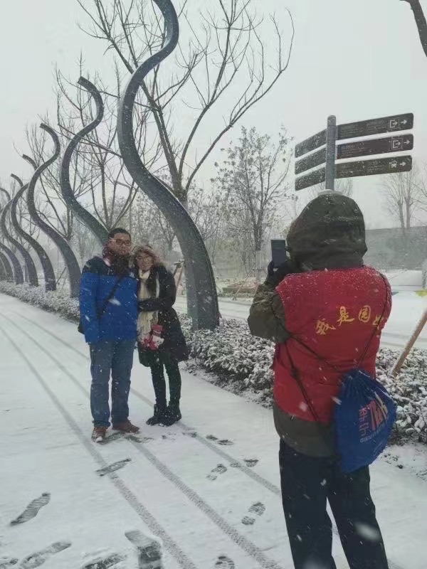 黄鹤楼下玉兰花,作者:周智敏